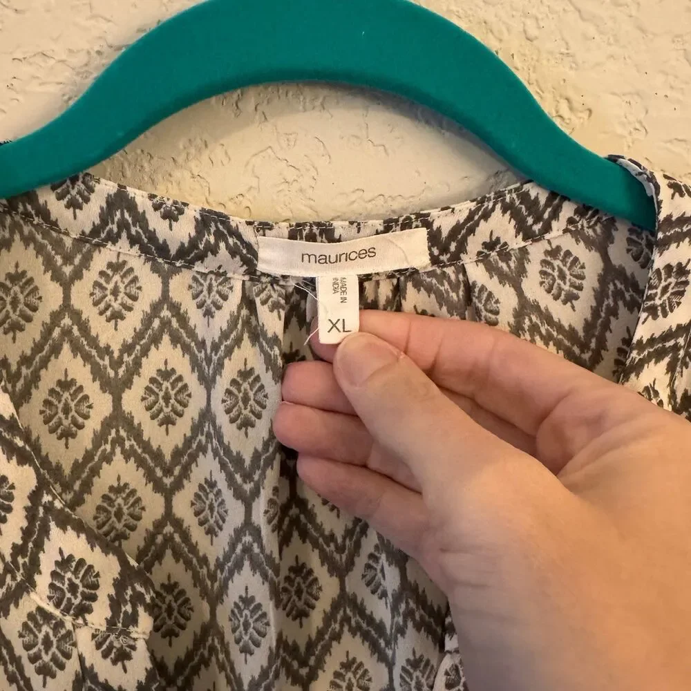 Maurices Patterned Blouse Size XL - Picture 2 of 3